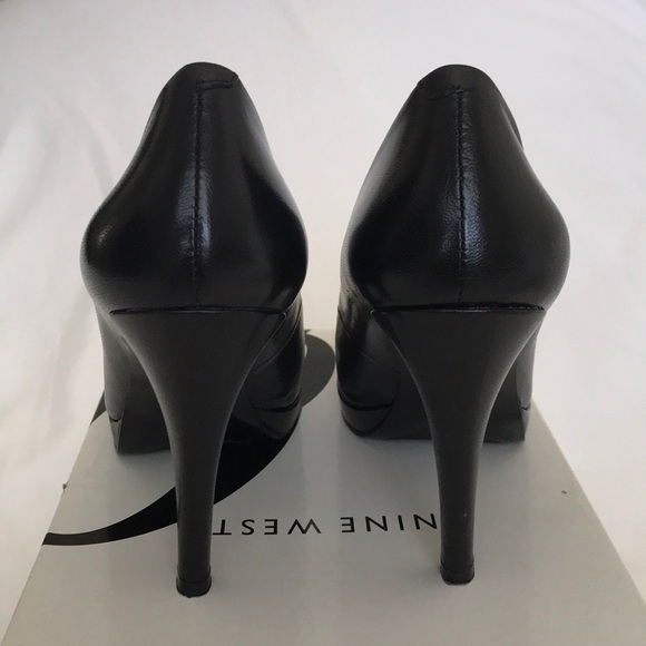 Nine West Black Leather Pump - Picture 5 of 5